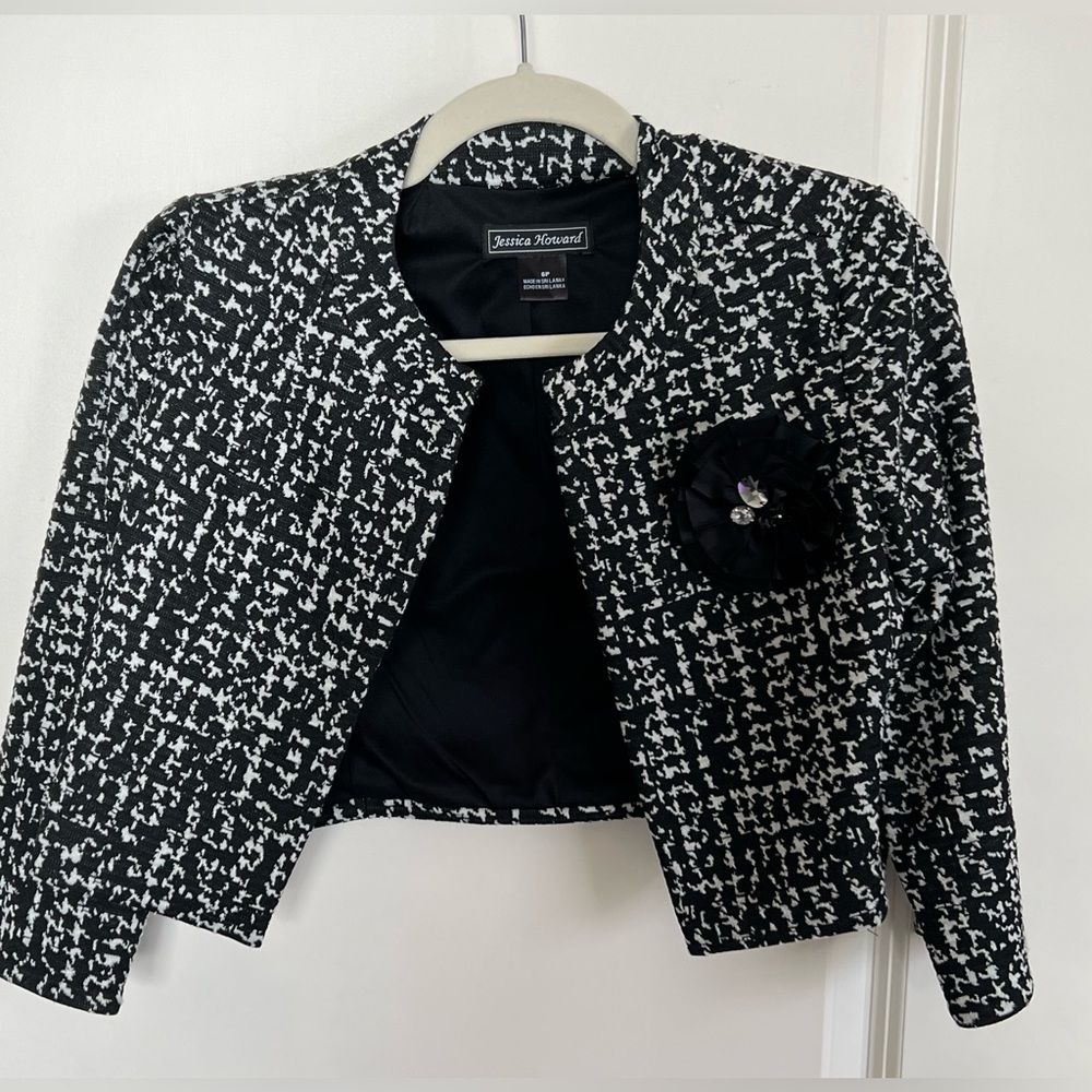 ✅🛑 SOLD - Jessica Howard Cropped Jacket abstract black white Sz 6P